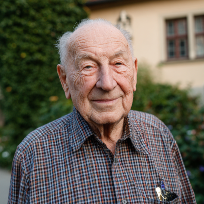 dario1493_elder_man_100years_old_german_type_nice_and_polite__ef08aa01-192c-4766-9633-07e524b0f1bf_2